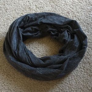 Gap gray infinity scarf
